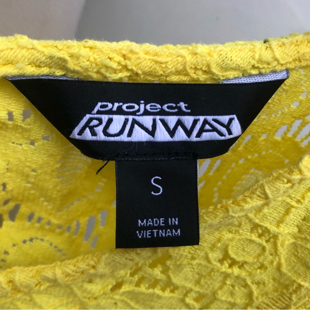 PROJECT RUNWAY Buttercup Cold Shoulder Top (S) - Picture 6 of 6